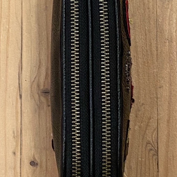 Coach CROSSBODY CLUTCH IN GRAIN LEATHER WITH SOUVENIR EMBROIDERY - Picture 9 of 12